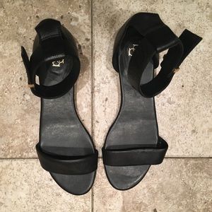Ann Taylor Black Leather Sandal SZ 7